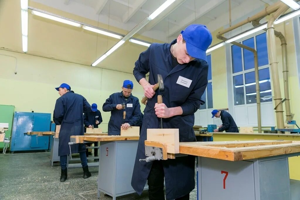 Мурманск производство. Ярмарка. Пенсионный фонд мурманск. Ярмарка вакансий всероссийская. Кировск мурманская область пенсионный фонд.