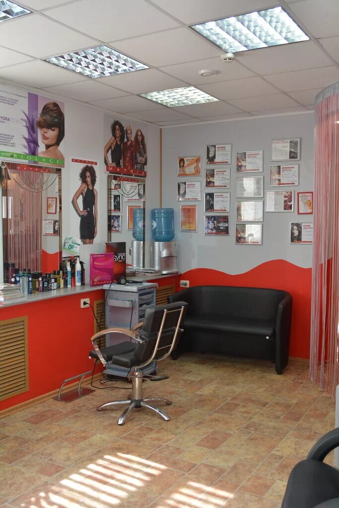 Парикмахерская вельск матрикс. Матрикс парикмахер. Матрикс салон красоты. Салон парикмахерский матрикс. Матрикс все оттенки блонд.