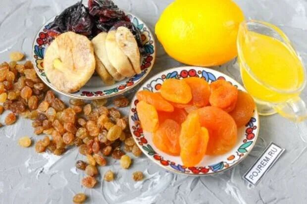 Инжир с грецким орехом и медом. Курага чернослив инжир изюм. Финики изюм курага чернослив. Финики инжир курага чернослив. Инжир орех.