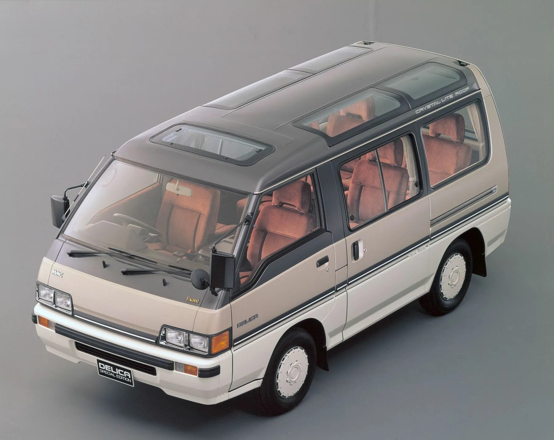 Delica поколения. Mitsubishi Delica 3 поколение. Mitsubishi Delica 1986. Mitsubishi Delica 4 поколение. Митсубиси л300 минивэн.