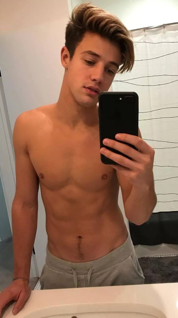 Cute teen cock. Cameron Dallas. Кэмерон Даллас boys. Кэмерон Даллас dick.