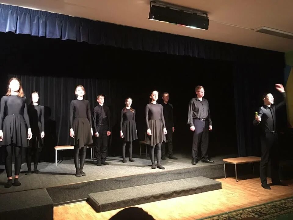 в школе прошел спектакль