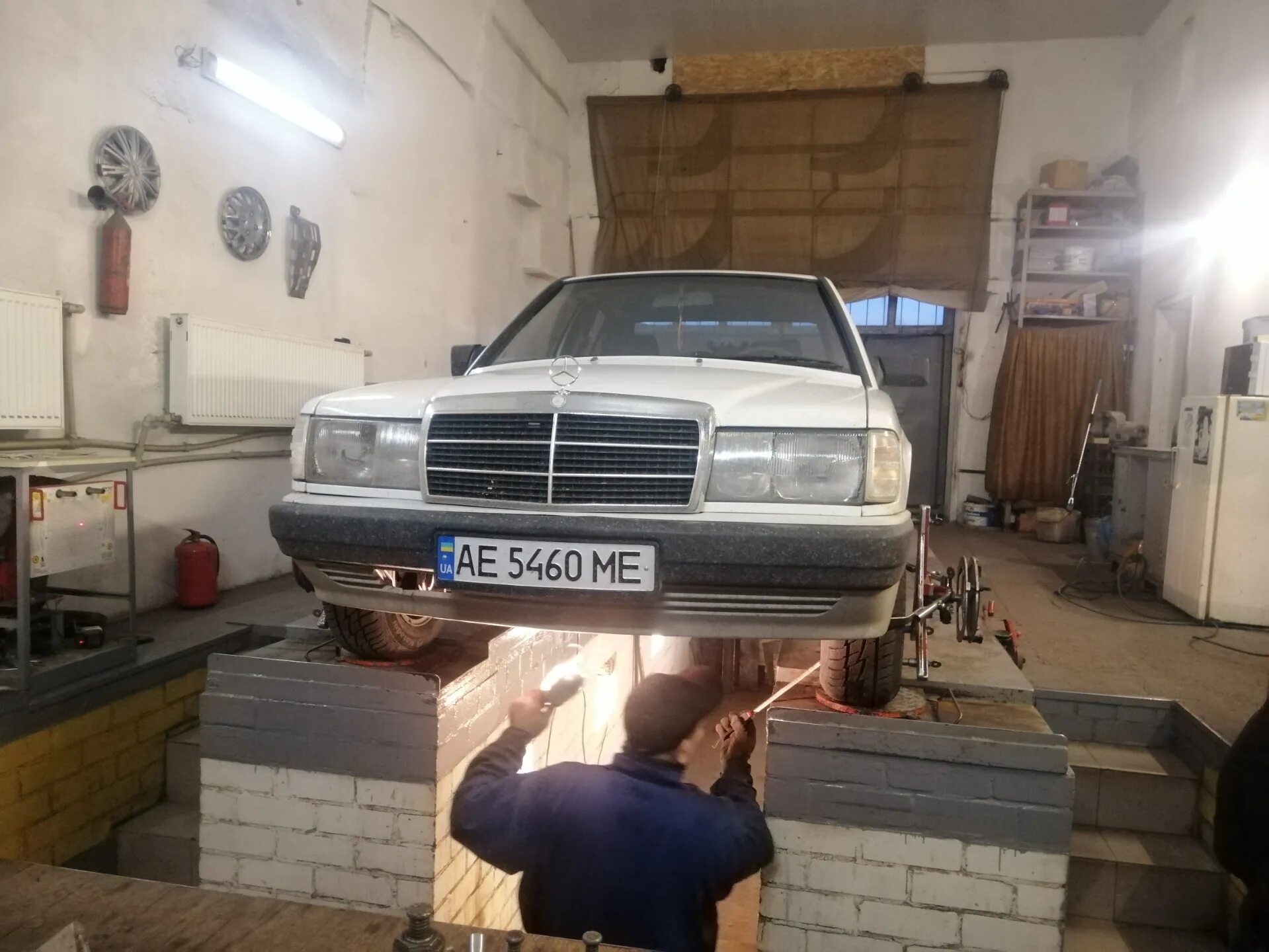 W124 сход развал. Развал Мерседес 124. Развал и схождение Мерседес 190е. Сход развал на Мерседес w201 190. Мерседесы реставрация