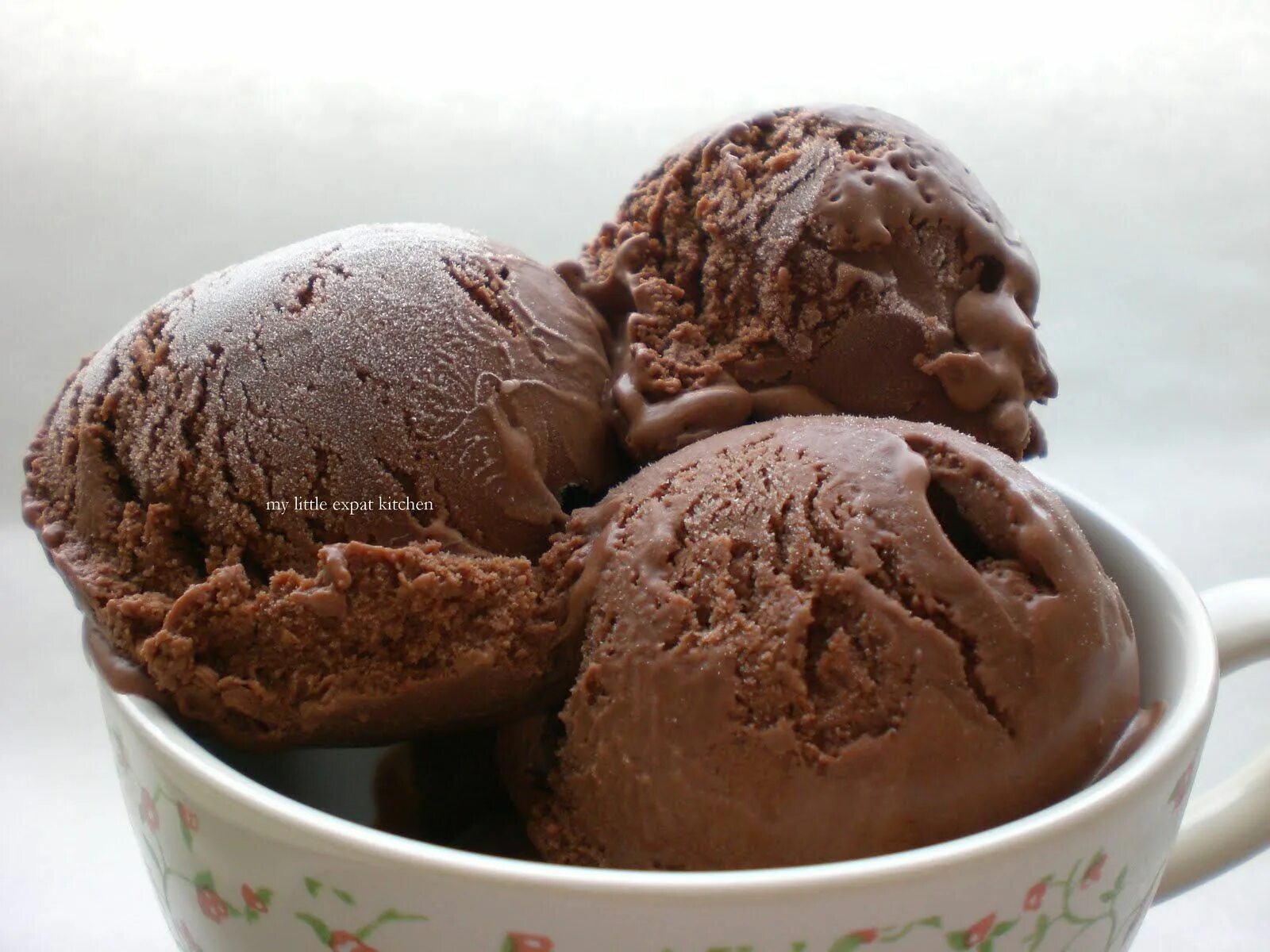 Мороженое пломбир шоколадный. Шоколадное мороженое. Красивое шоколадное мороженое. Коричневое мороженое. Choco ice