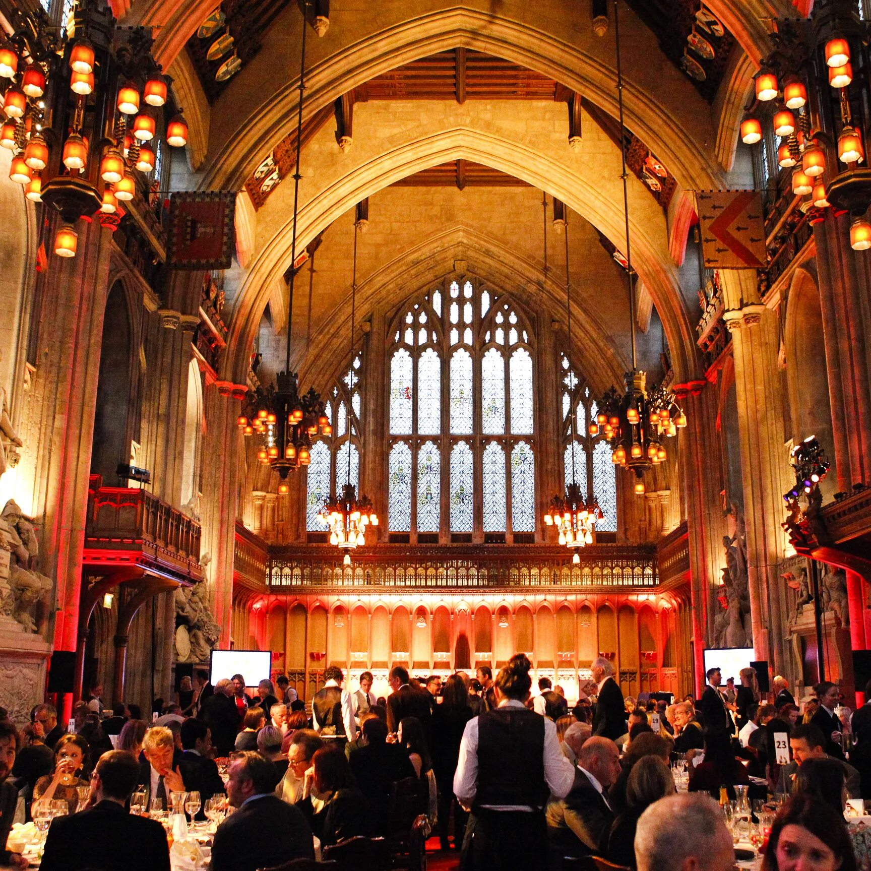 Гилдхолл, зал гильдий. Guildhall London. Английский амфитеатр Гилдхолл. Ратуша в Лондоне.