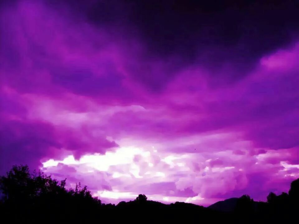Фиолетовое небо. Красивое фиолетовое небо. Сиреневое небо. Темно фиолетовое небо.