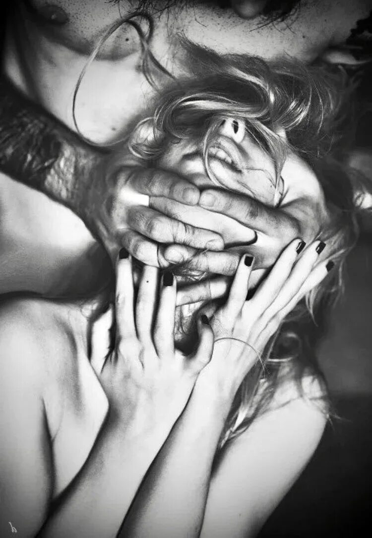 Держит девушку за волосы. Мужчина держит за волосы. Девушку берут за волосы. Держит девушку за волосы. Девушку берут за волосы.