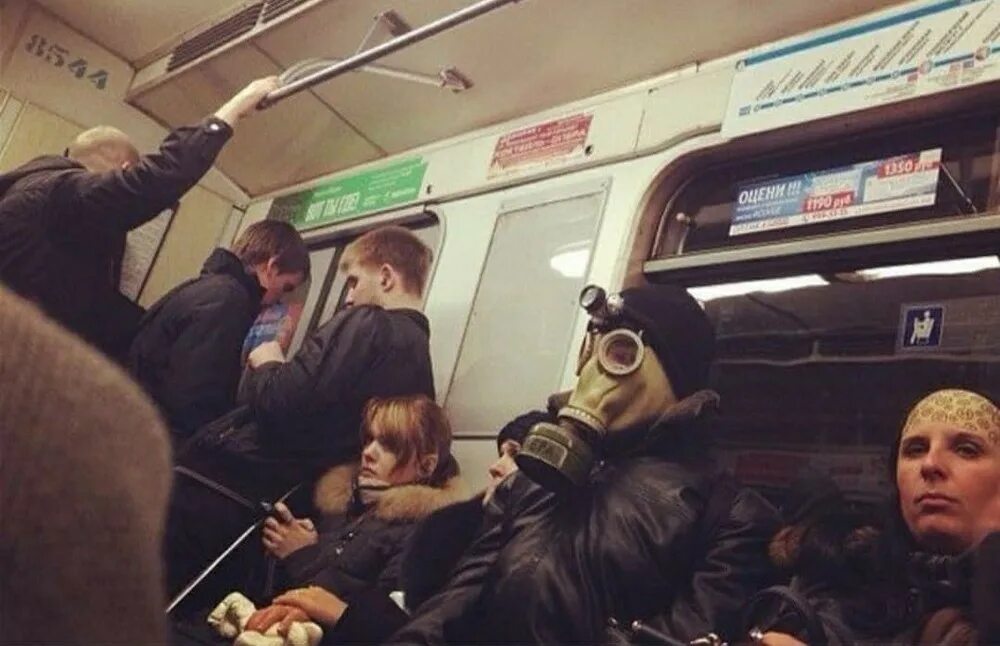 Метро сделали русские. Смешные люди в метро. Фотосессия в метро. Приколы в метро. Пассажиры метро.