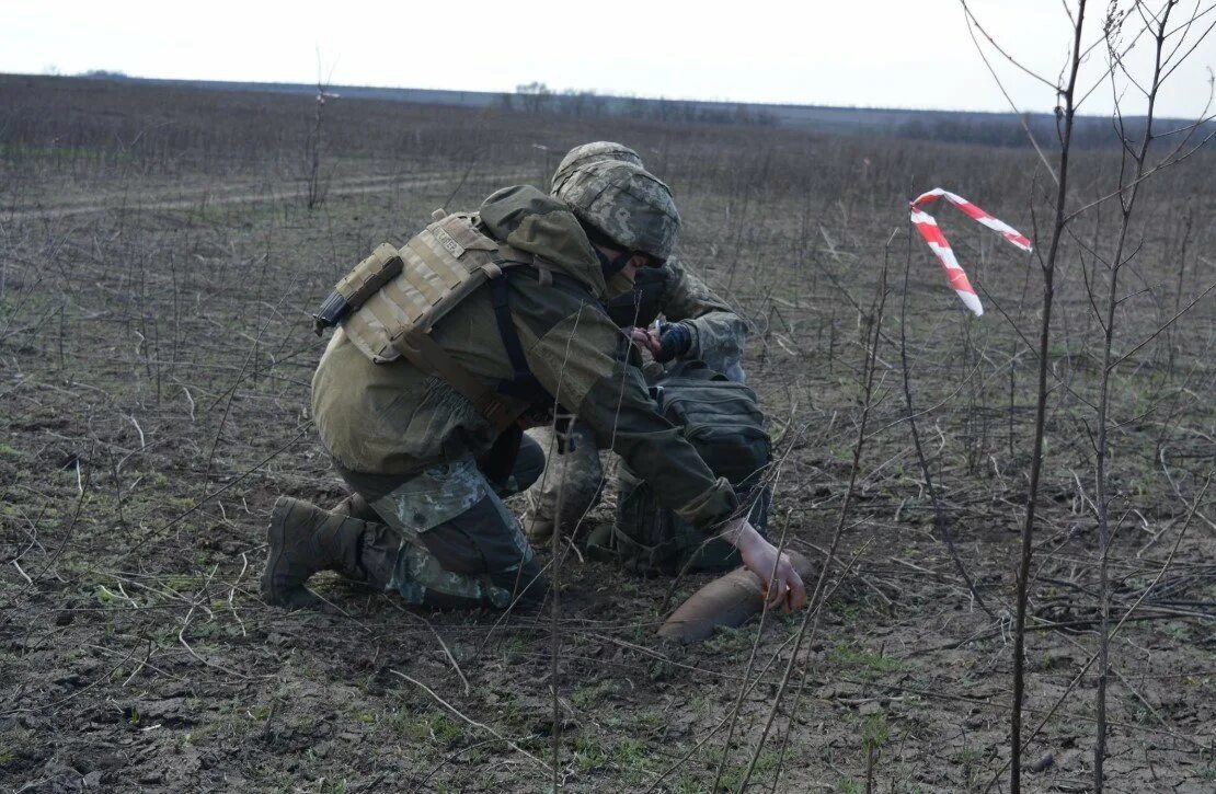 Саперы на Донбассе. Разминирование на Украине. Саперы на войне с Украиной. Разминирование Донбасса. Военные видео сводки с украины на сегодня