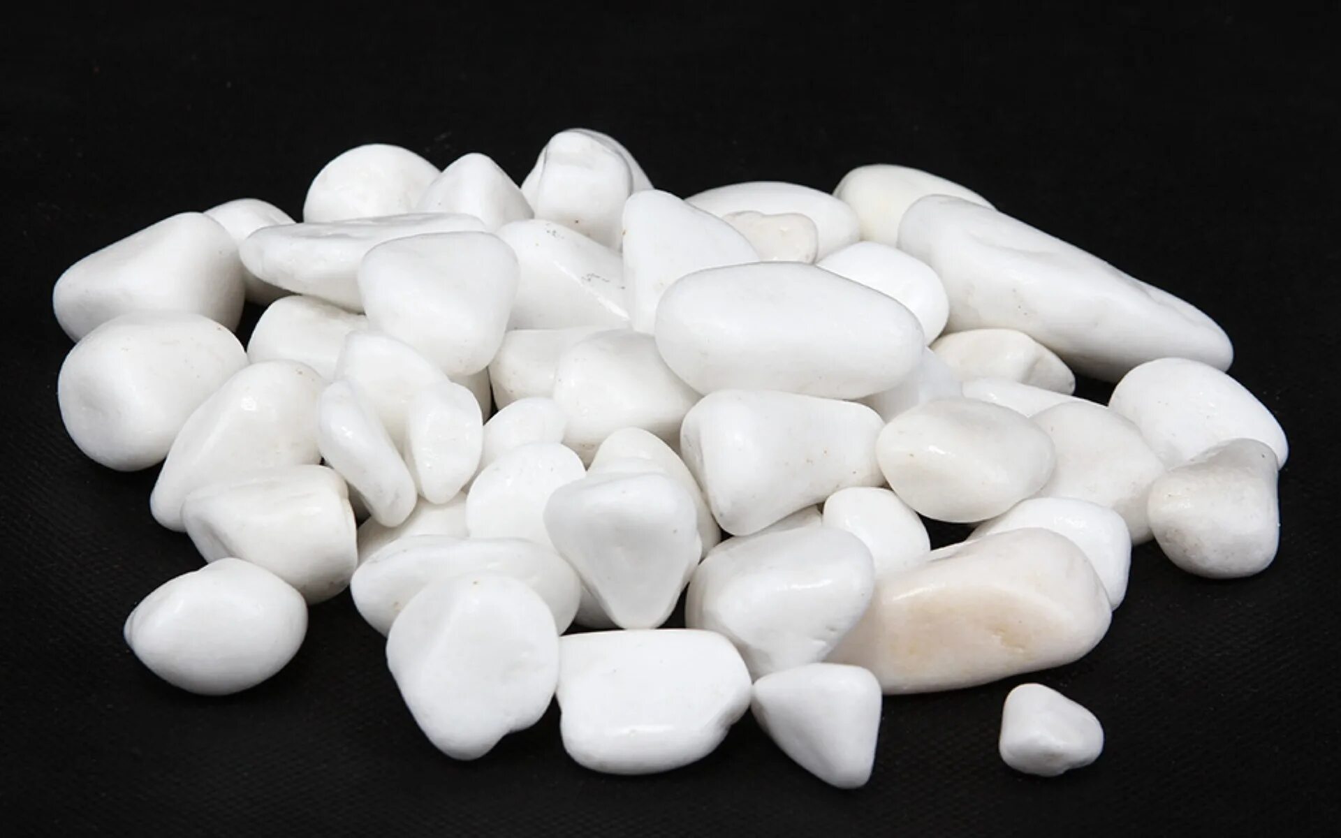 Белые камни где находится. Белый базальт камень. Галька белая, фр 30-100 мм. Белая галька. Декоративный камень белый.