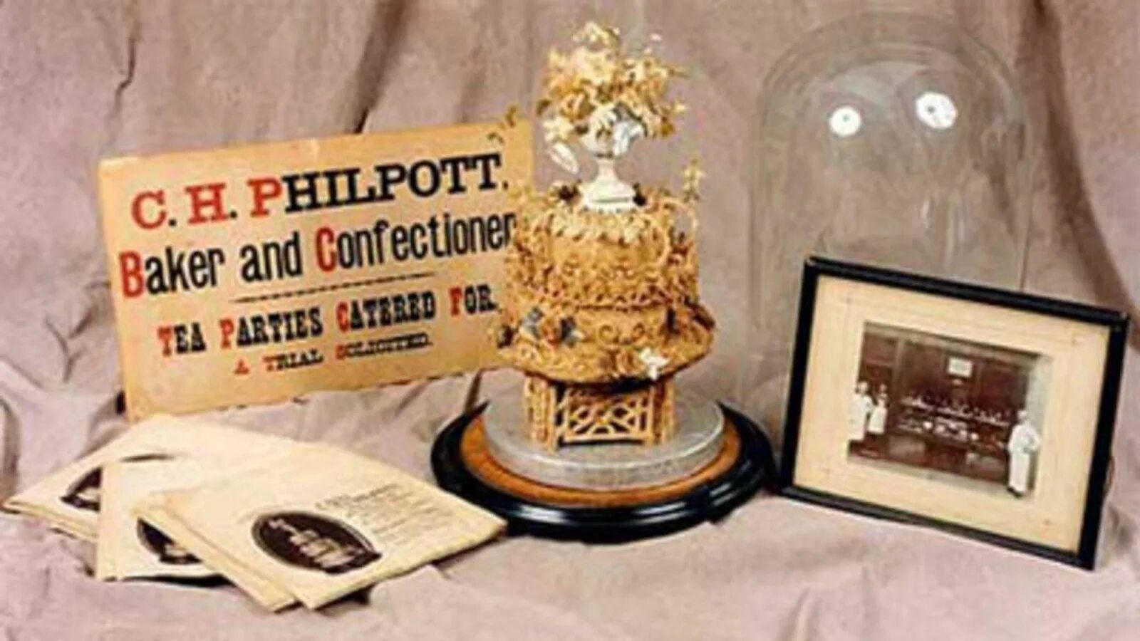 Древние торты. Самый древний торт. Самый старый торт. Хлеб в древности лепешка. Торт медовик.