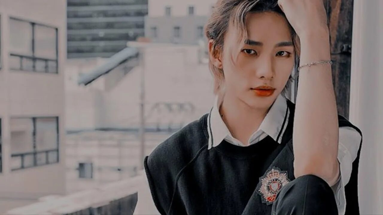 Hyunjin long for you перевод. Hwang Hyun Jin. Хван Хёнджин 2022. Хван Хёнджин 2023. Хенджин Stray Kids.