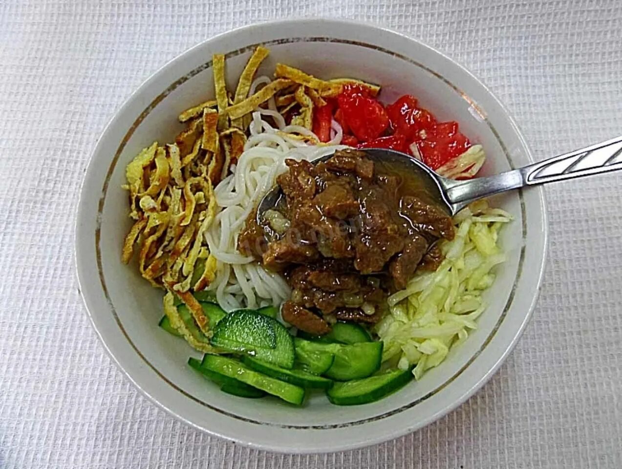 Рецепт кукси по корейски с мясом. Корейское кукси. Корейский холодный суп кукси. Кукси с говядиной. Кукси по-корейски.