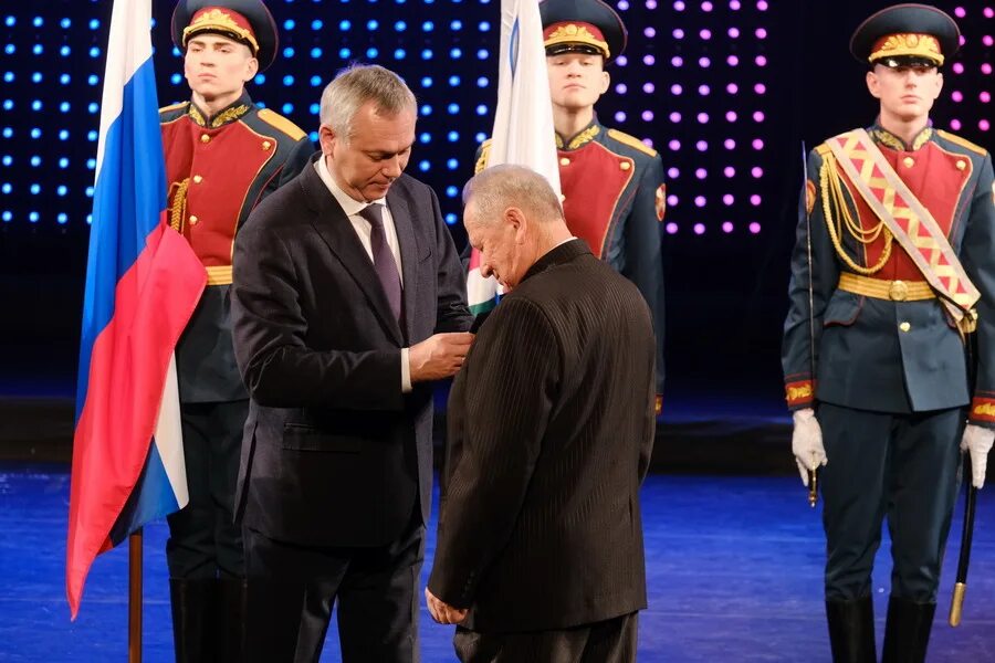 Вячеслав журавлев новосибирск. Новосибирский дом ветеранов директор. Жилье ветеранам вов. Лесное шоссе 9 новосибирск госпиталь ветеранов. Совет ветеранов 33790.