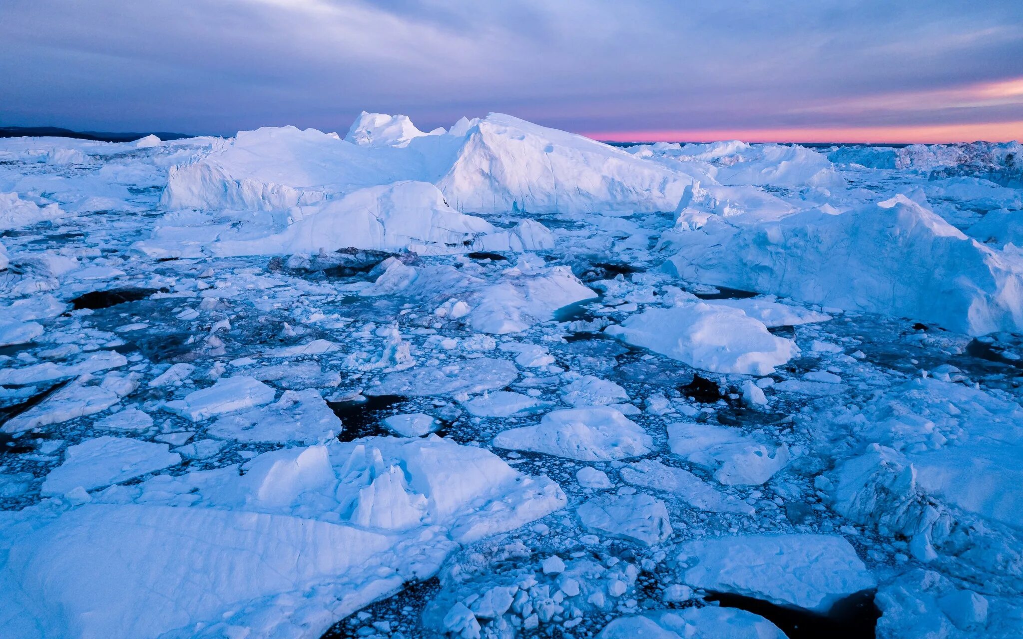 Среди снега и льда. Природные льды. Ледник. Ледяное море.
