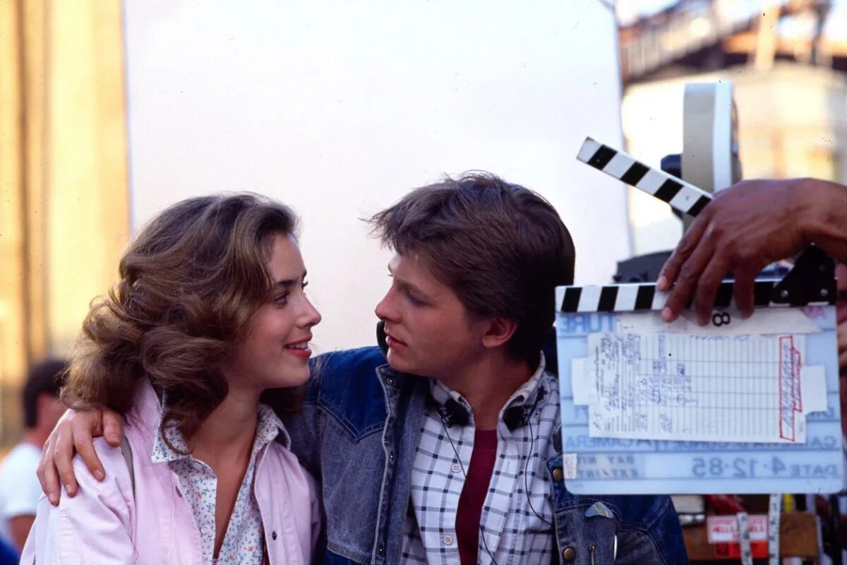 Роберт земекис назад в будущее. Марти макфлай и док браун. Назад в будущее фильм 1985. Над в будущее 1. Над в будущее 1.