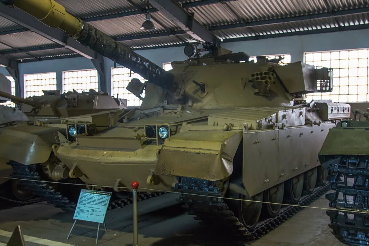 Какое оборудование на чифтейна. Чифтен МК 5. Chieftain MK 5 (fv4201). «Чифтен» в бронетанковом музее в Кубинке.. Fv4201 Chieftain MK. 2.