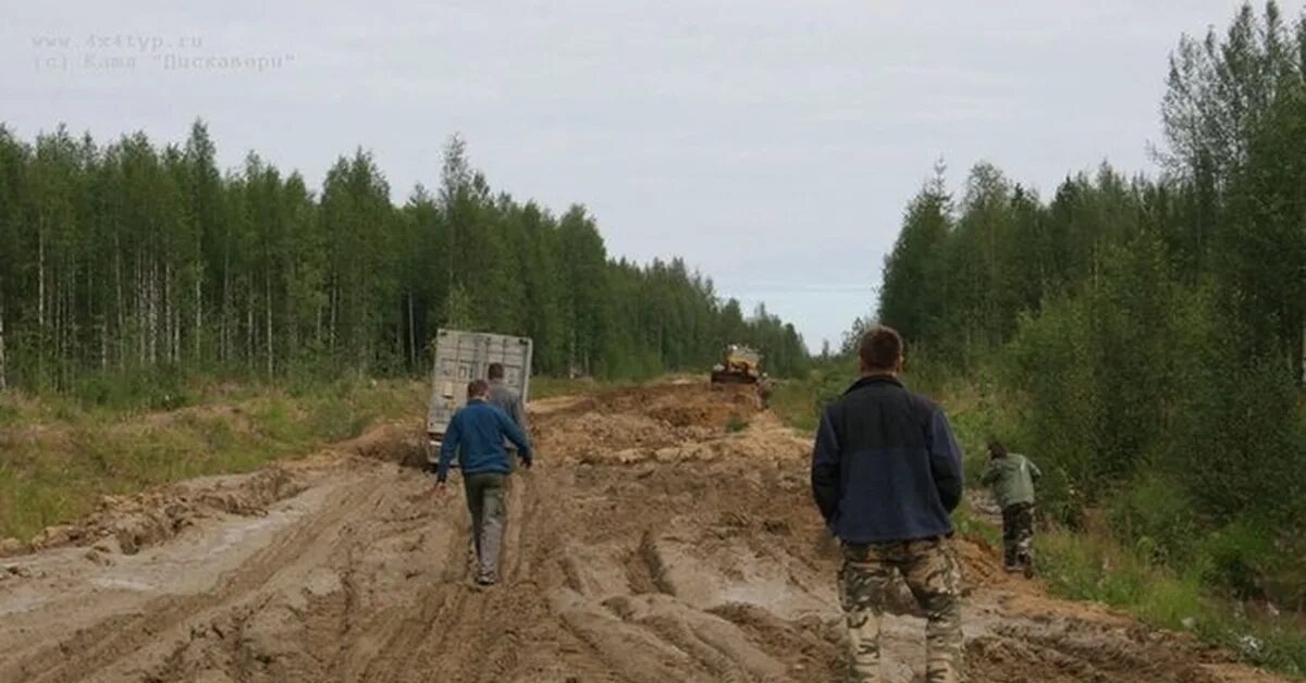 Дорога была проложена через. Дороги в тайге. Дорога в тайге. Дорога по бездорожью. Трасса для бездорожья.