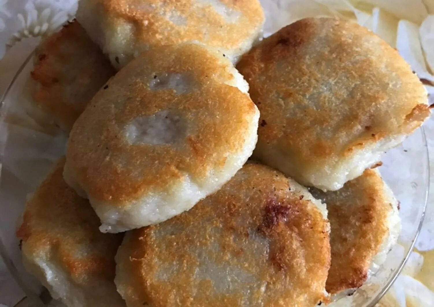 Как сделать колдуны. Драники с мясом. Колдуны по-белорусски. Белорусские драники картофельные с фаршем. Колдуны рецепт классический.