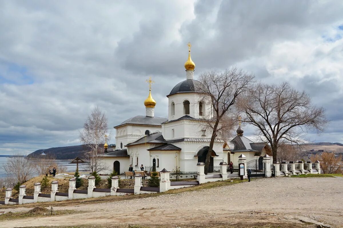 Свияжск церковь. Свияжск Церковь Константина. Часовня Константина Свияжск. Церковь Константина и Елены в Свияжске. Никольский храм Свияжск.