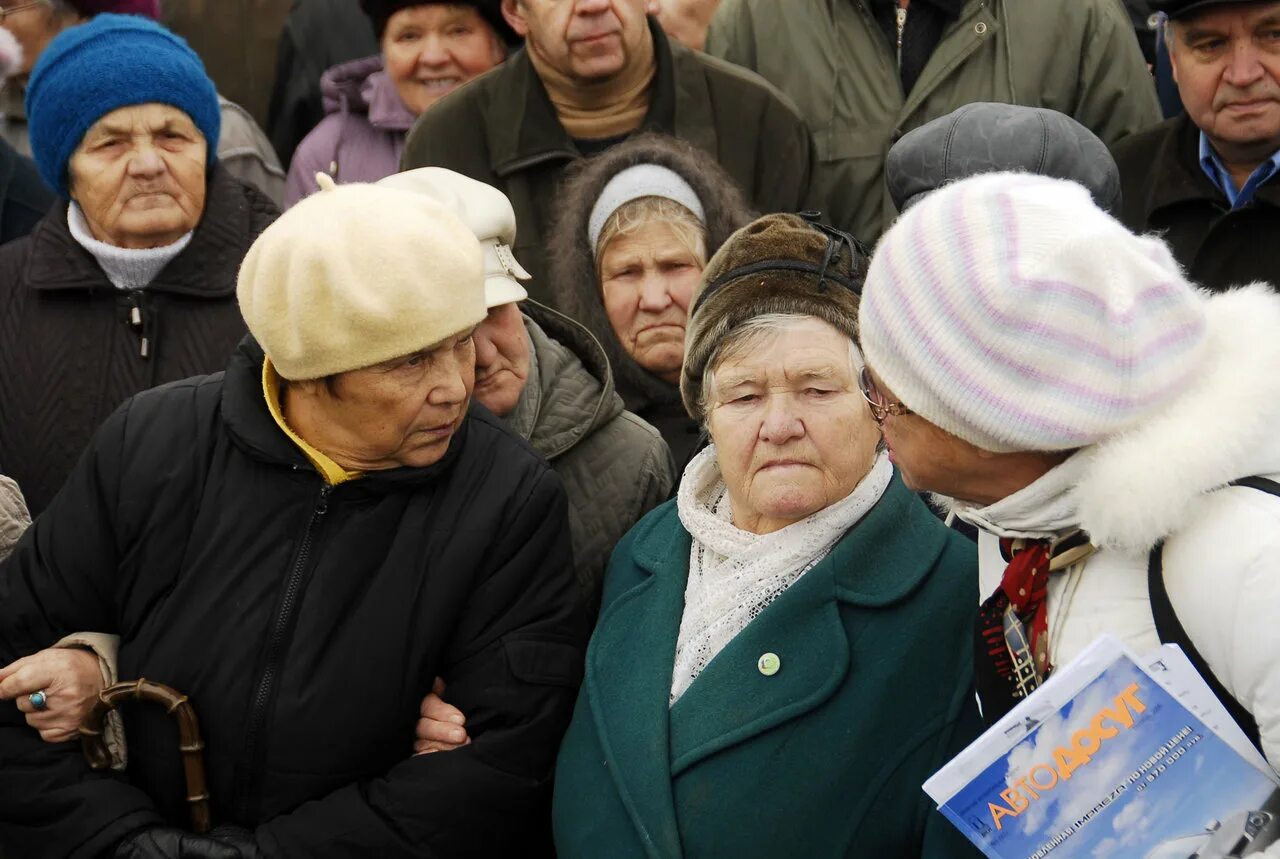 Умирающие пенсионеры. Пенсионеры в России. Российские пенсионеры. Старики в России. Пенсии и пенсионеры в России.