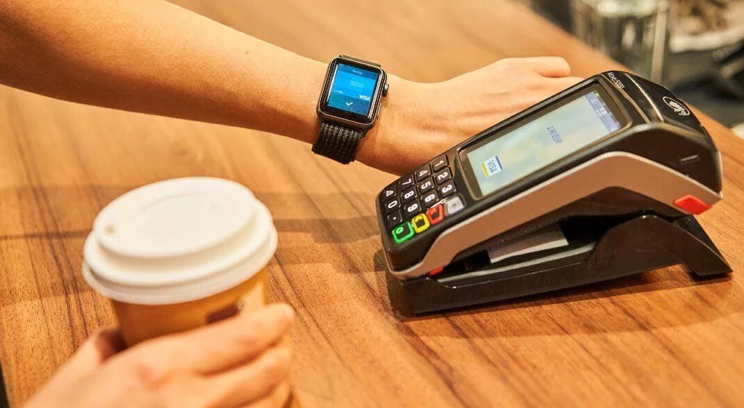 Как расплачиваться часами. Можно ли расплачиваться часами. Apple pay nfc. Оплата с часов apple.  pay часы и айфон.