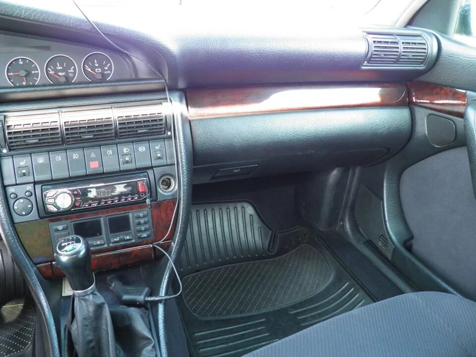 Ауди 80 автомат. Светлый салон audi 100. Ауди 100 1992 года. 3. Ауди 100 автомат.