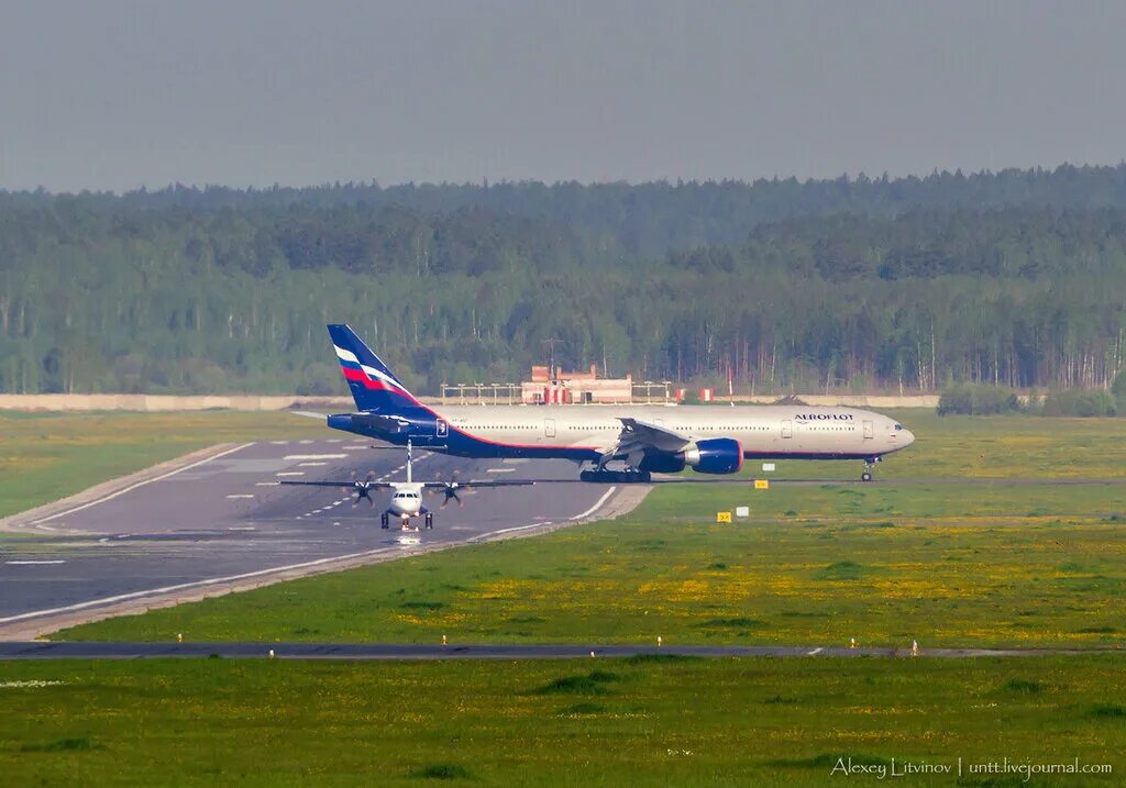 ВПП Красноярск Емельяново. Аэропорт Емельяново Взлетная полоса. Черемшанка аэропорт Красноярск ВПП.