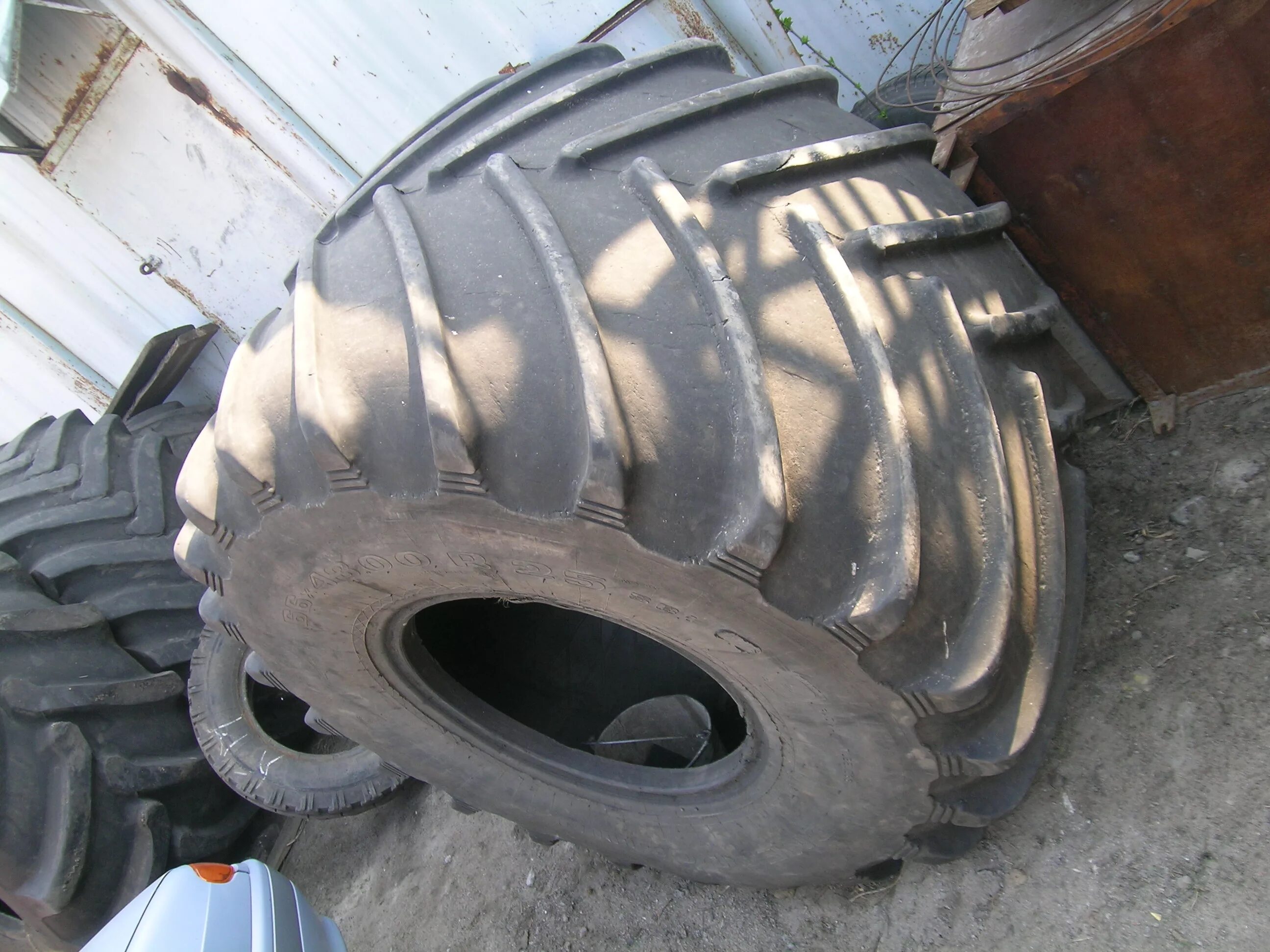 размеры диска колеса трактора т-150. диск колеса к 744. шины на кировец к 700 размер. размер колеса к 700. диск колеса разборный на трактор т150к.