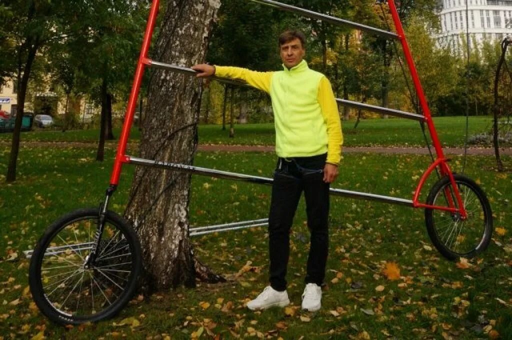 Высокий велик. Игорь Баронас велосипеды. Самый высокий велосипед. Самый высокий велосипед в мире. 6 Метровый велосипед.