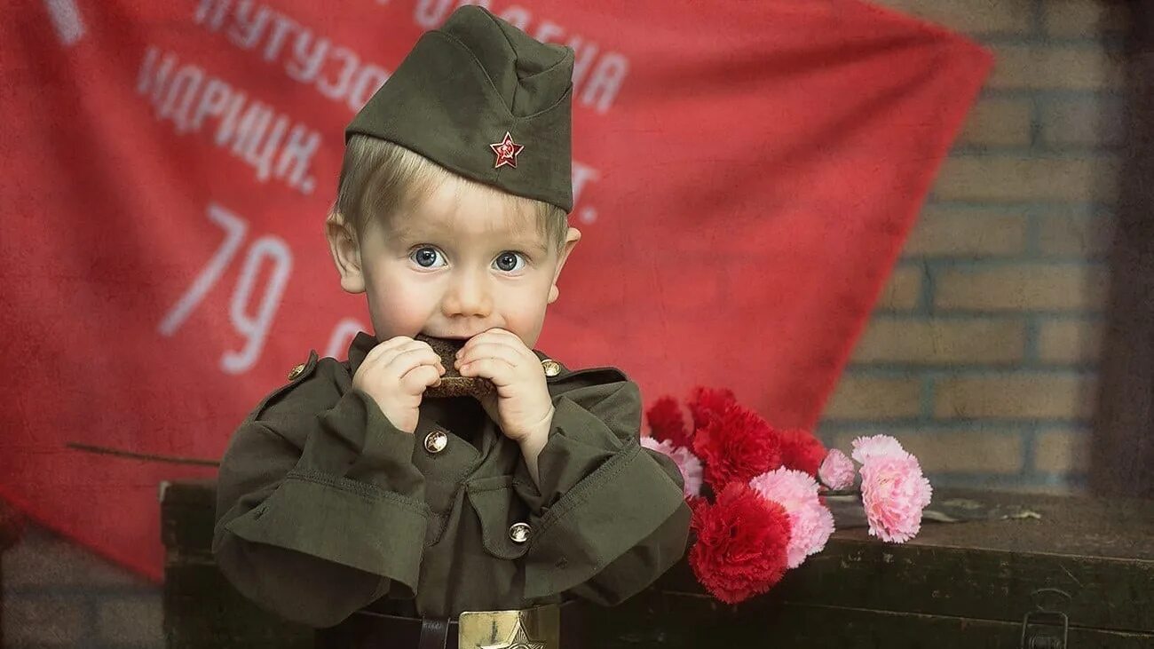 День Победы для детей. Дети в военной форме. Малыш в военной форме. С днем Победы.