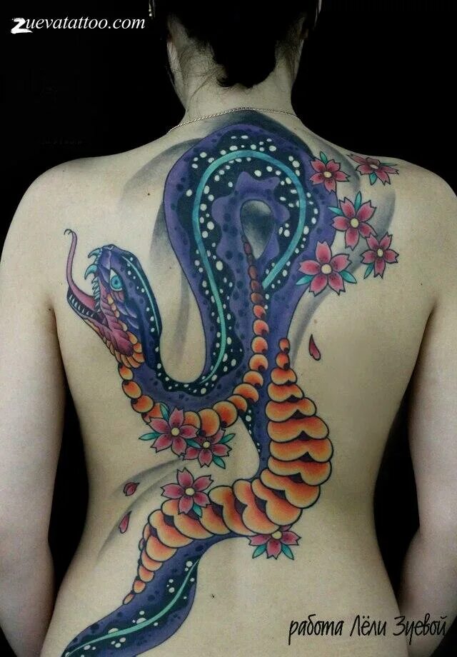 Змей за спиной. Тату змея. Татуировка змеи на спине. Татуировка змея на спине. Тату змея на спине.