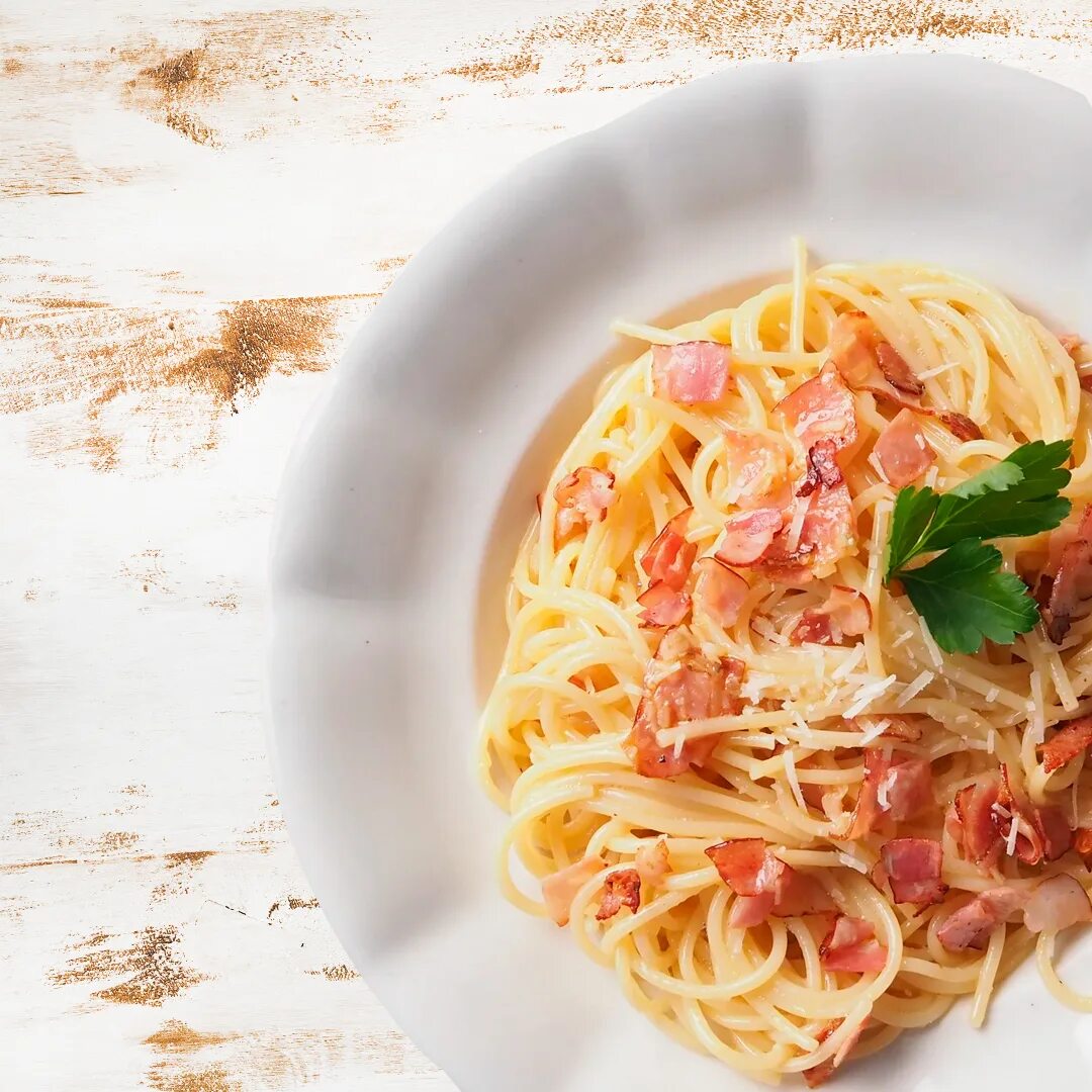 паста карбонара с ветчиной. карбонара с индейкой. карбонара. паста карбонара. карбонара паста карбонара.