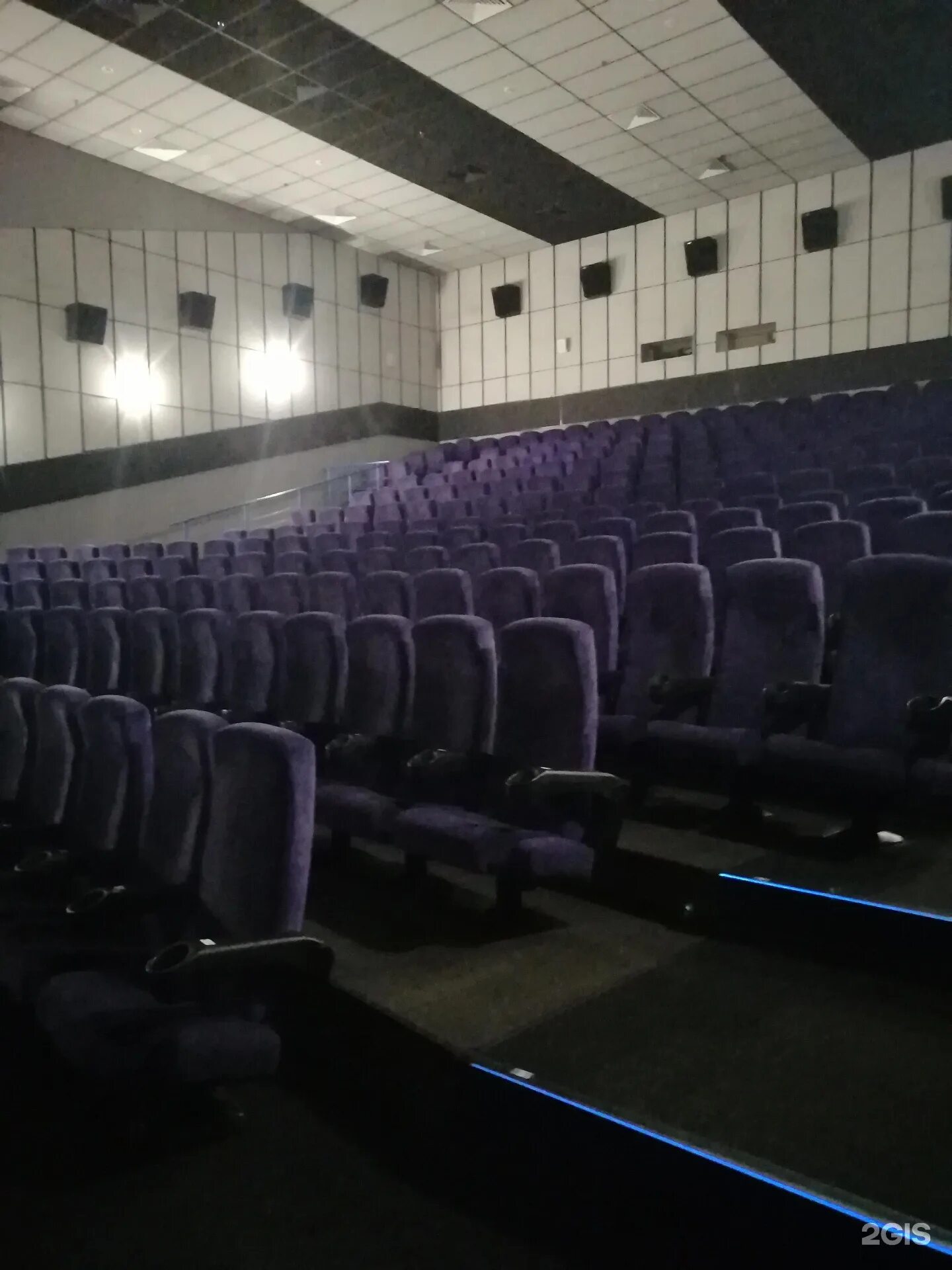 Родео драйв кинотеатр. Зал мувик родео драйв. Родео драйв кинотеатр. Родео драйв кинотеатр мувик. Кинотеатр родео драйв спб.