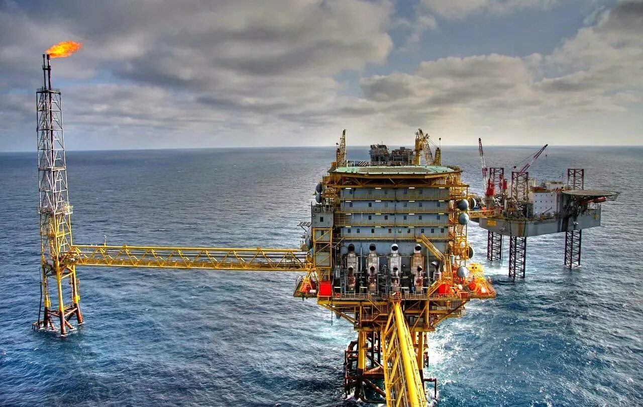 Mining dutch. Offshore Oil Rig. Gas Oil Rigs. Offshore Oil and Gas. Нефтяная вышка.