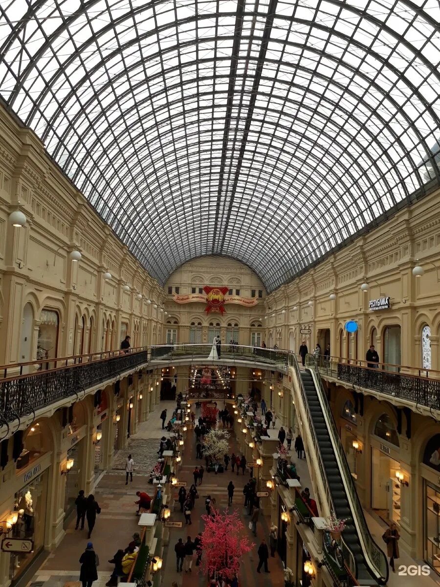 Гум цум москва. ГУМ Москва площадь. ГУМ В Москве на красной. Торговый центр ГУМ В Москве на красной площади.