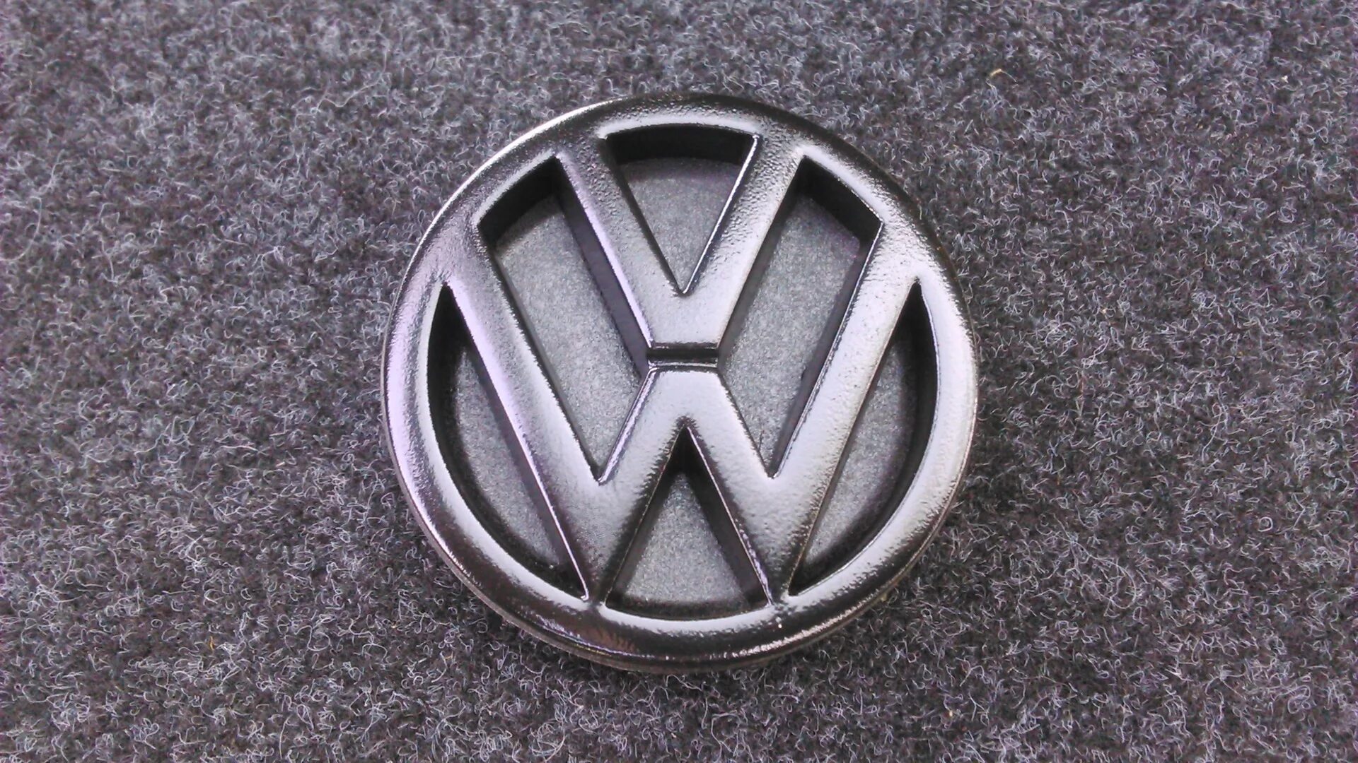 Шильдик фольксваген поло. Шильдик фольксваген. Шильдик volkswagen черный. Sel шильдик фольксваген. Значок vw tiguan 2021.