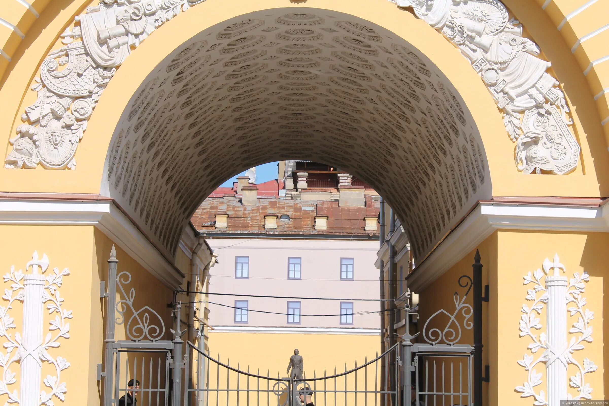 золотой треугольник спб на карте. проходя по левой стороне улицы около адмиралтейства. никитинский переулок санкт-петербурга фото. и. адмиралтейская крепость в санкт-петербурге на карте.