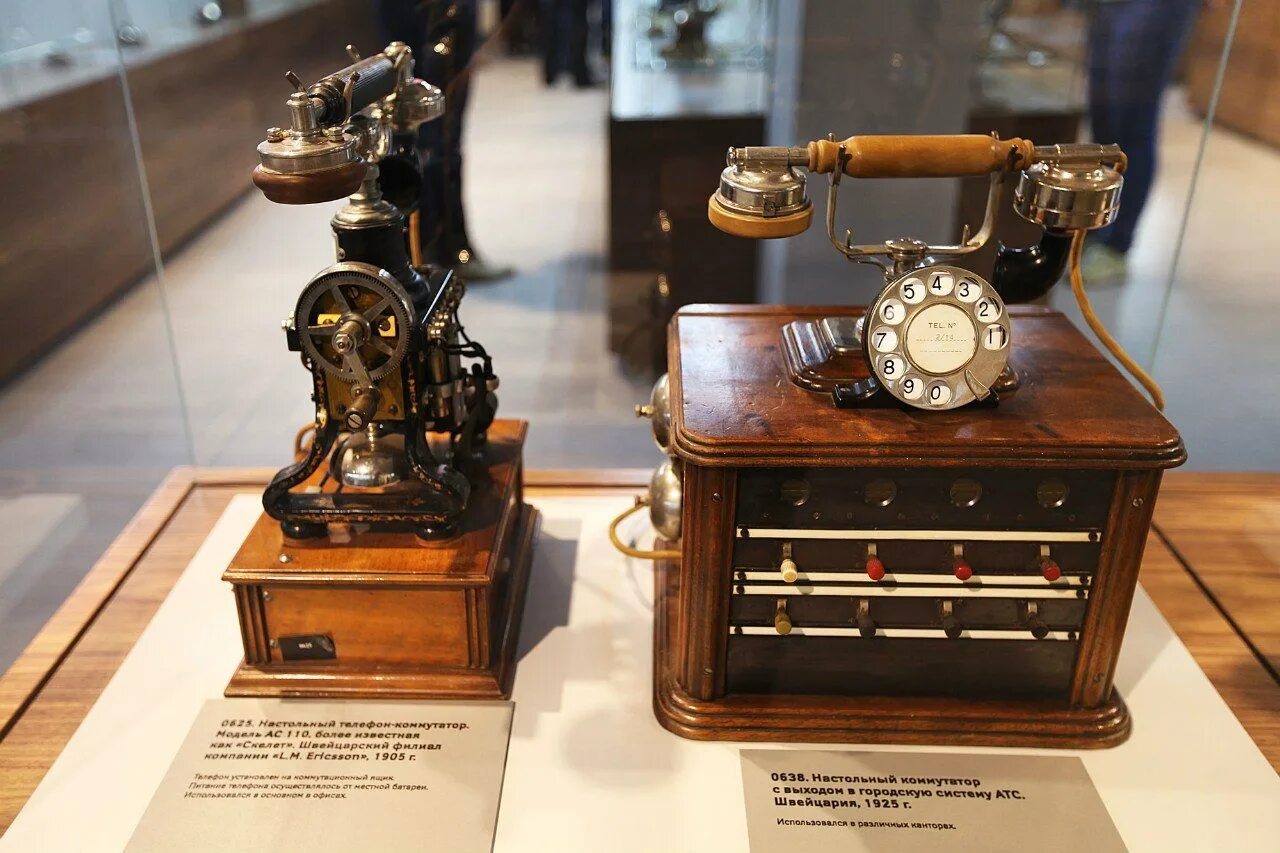 Телефонный аппарат Бойля 1896. Первый телефонный аппарат. Телефонный аппарат 19 века. Первый телефонный аппарат в музее. Связь телеграф