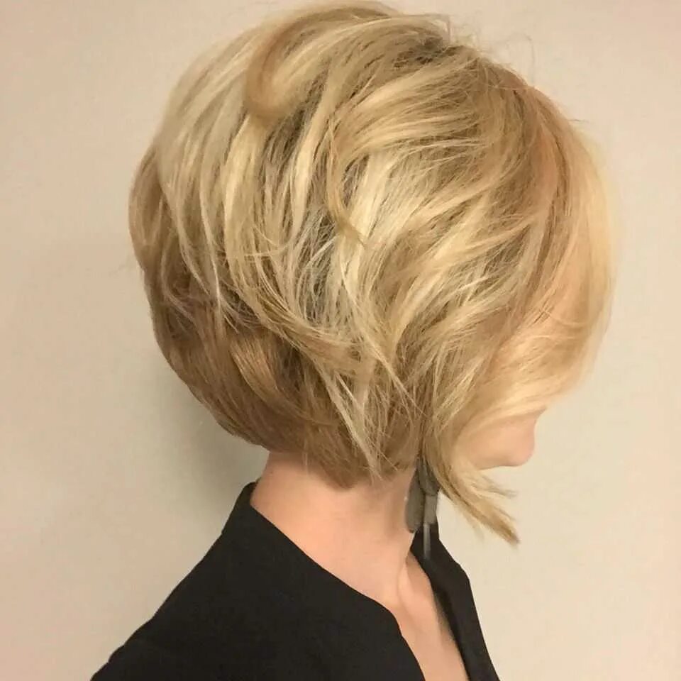 удлиненное каре затылок. стрижки с пышной макушкой. градуированный боб. боб каре на ножке. стрижка лонг боб градуированное каре.