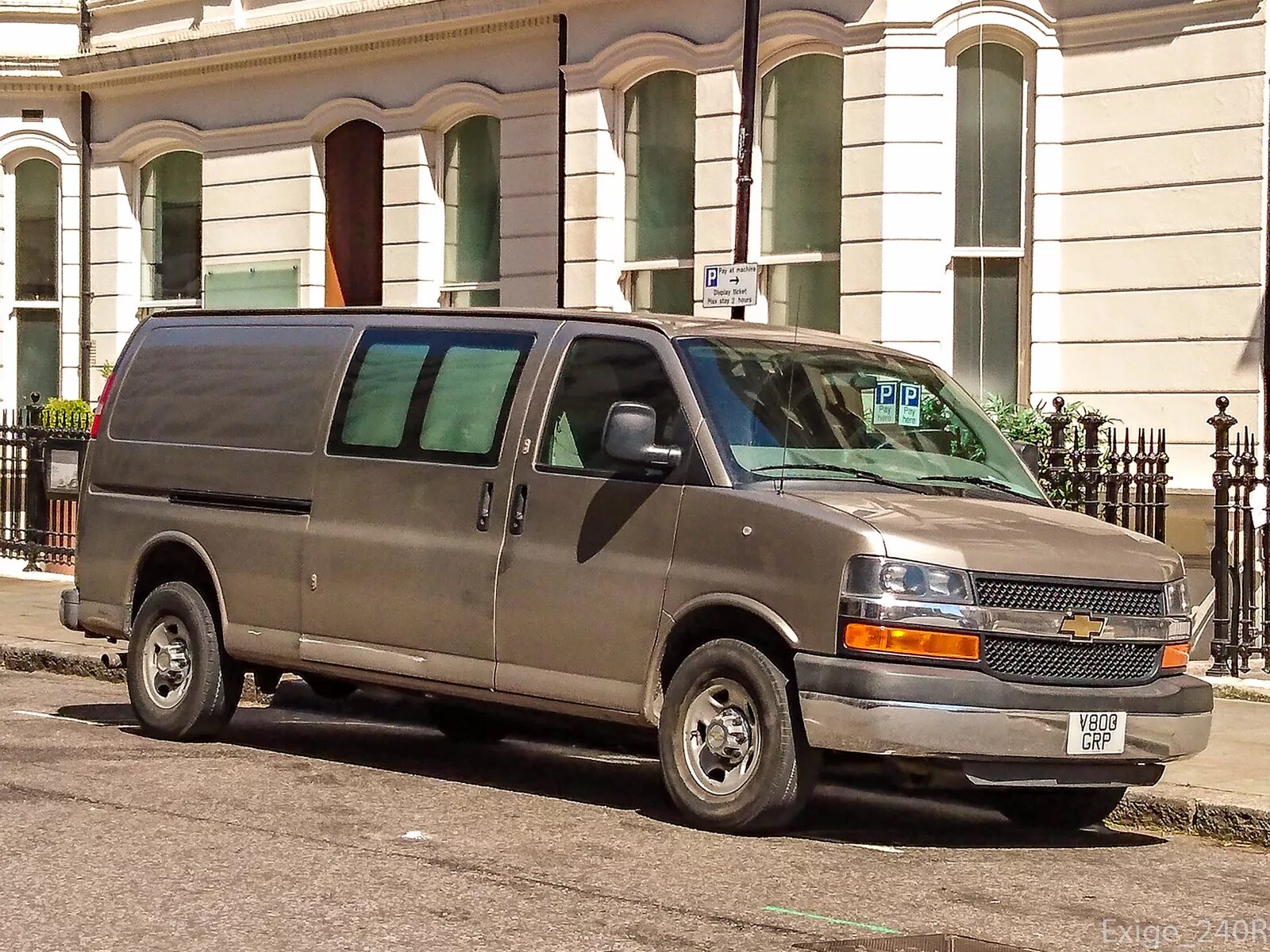 Минивэн америки. Chevrolet express 1995. Chevrolet express 2002. Chevrolet express cargo van 2021. Gmc savana 2022.