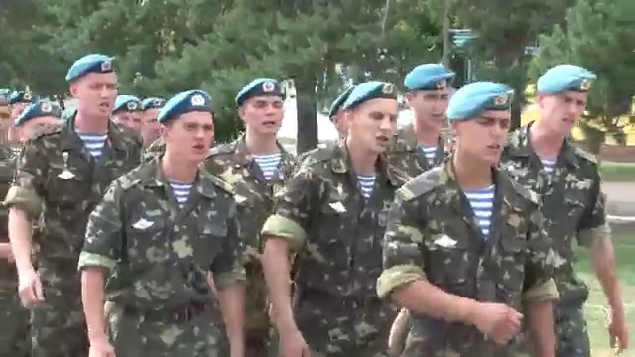 Стихотворение про офицеров. Командиры максим перепелица. Ротный почтальон. Армейские даты названия. Ротный писарь.