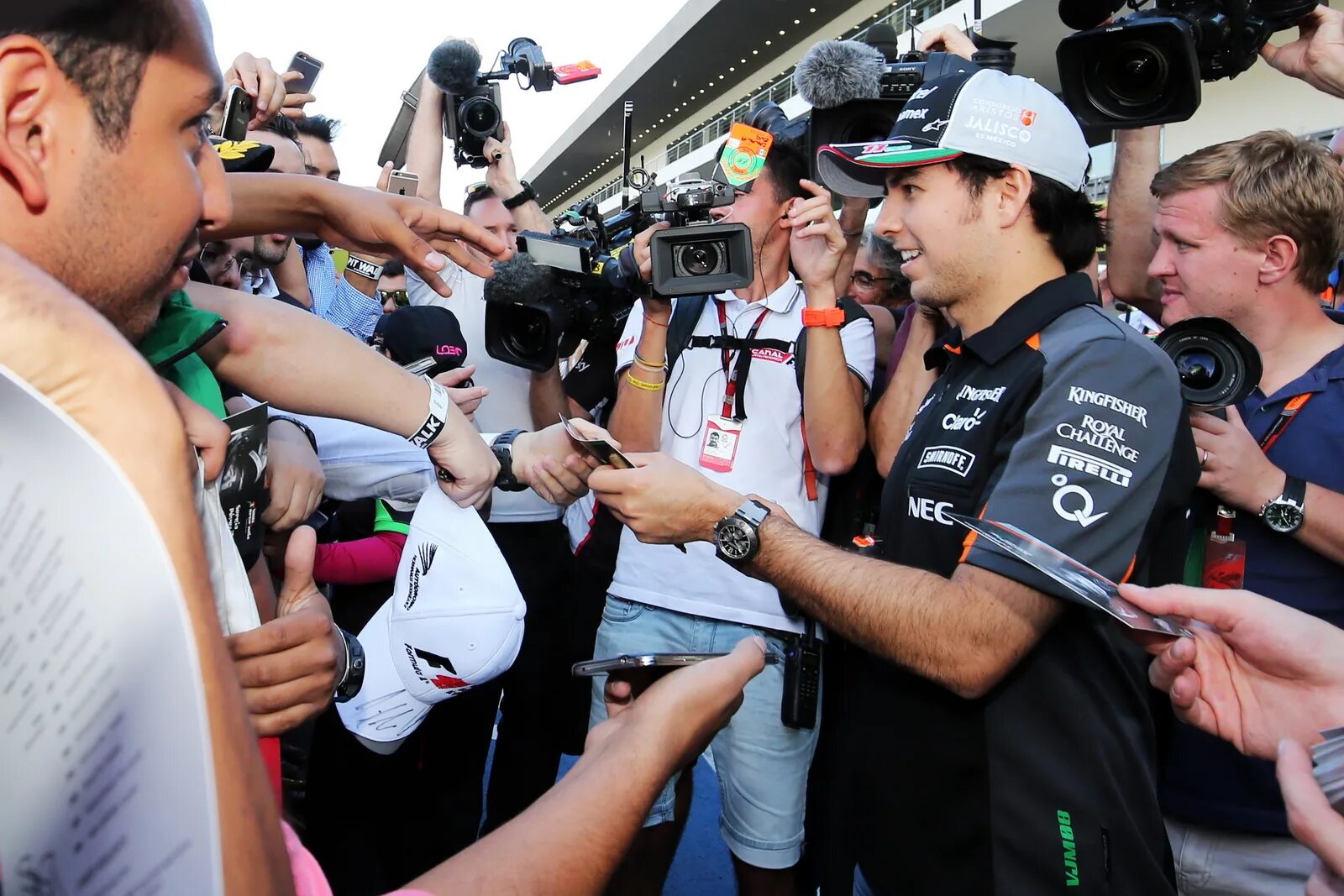 Праздник день культуры новомосковка. Областной межнациональный фестиваль карабаненко 2023 чапаевск. 2015 mexico f1 grid girls. Омский хор фото. Mexico grid girls f1.