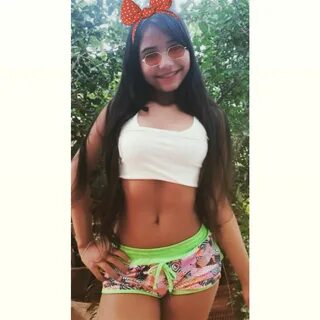 Novinha peituda