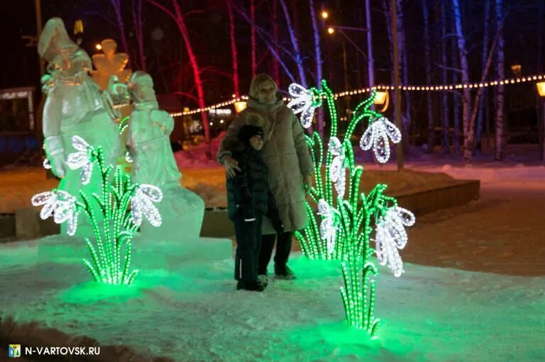 Городок нижневартовск. Ледяной городок Нижневартовск. Нижневартовск ледяной городок 2022. Ледовый городок Нижневартовск 2022. Зимний городок Нижневартовск 2022.