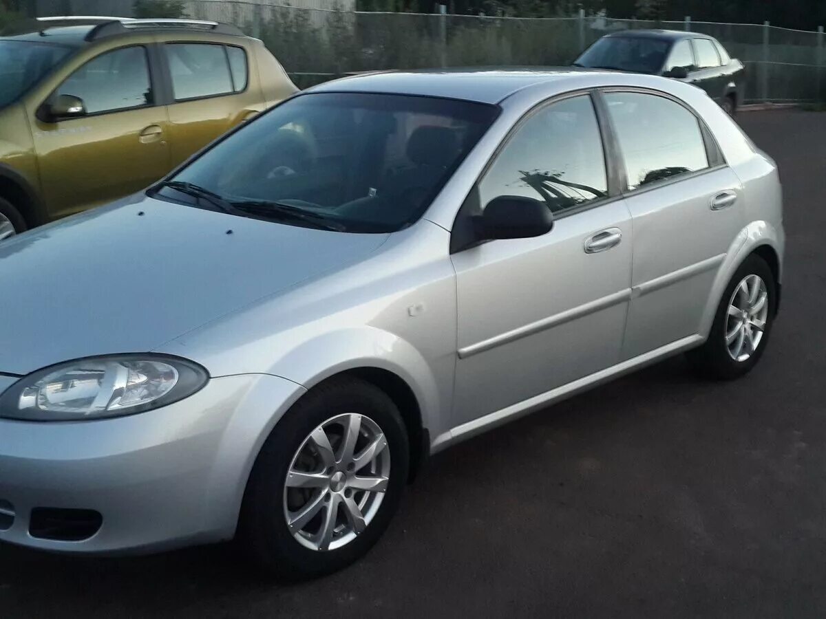 Шевроле Лачетти 1.4 2007. Chevrolet Lacetti 2007. Шевроле Лачетти хэтчбек 2007. Шевроле Лачетти хэтчбек серебристый 2007. Купить машину в орле с пробегом