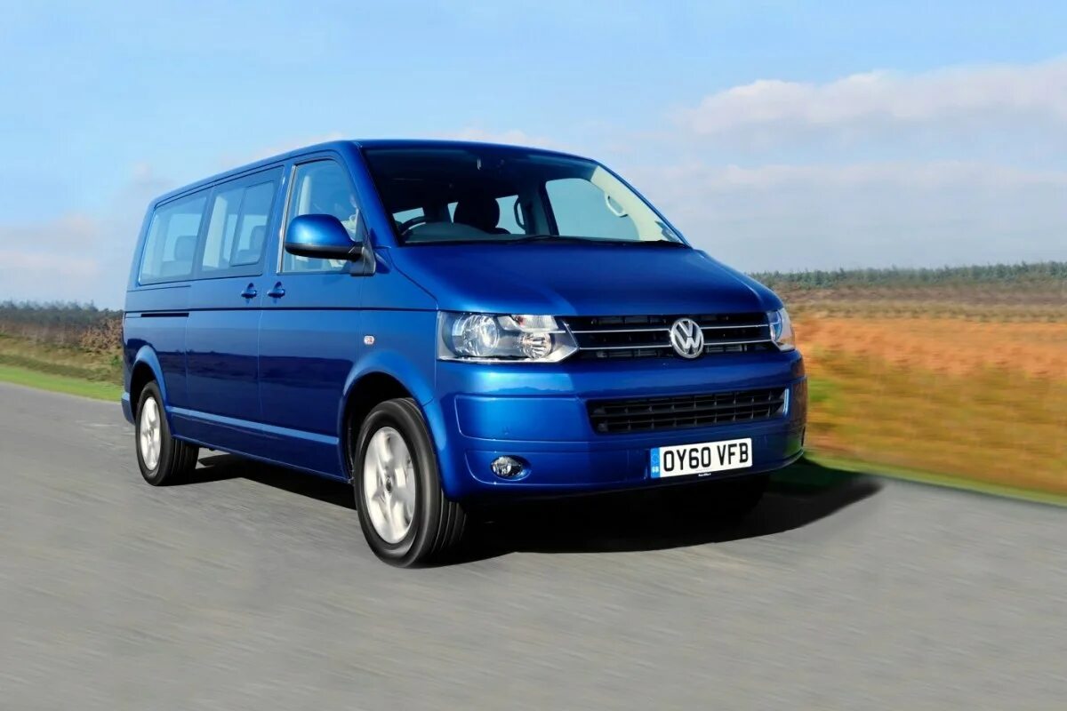 Vw caravelle t5. Минивэн Фольксваген Каравелла. Минивэн Фольксваген Каравелла новый. Фольксваген Каравелла синий. VW Caravelle 2021 синий.