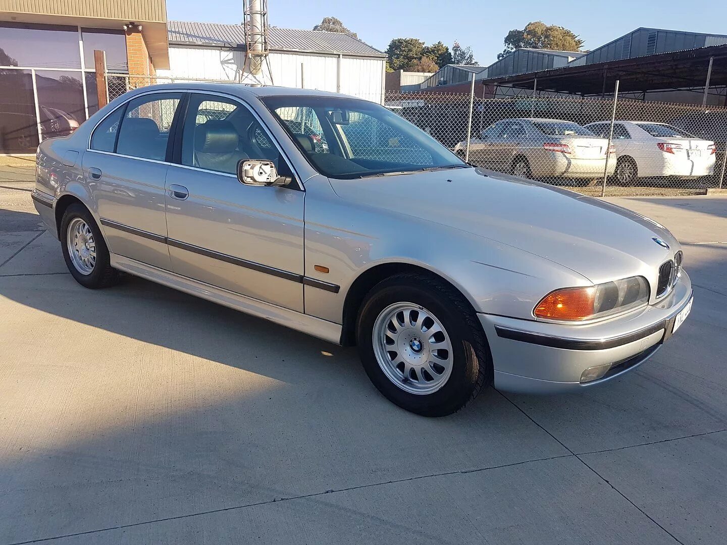 Бмв 98 года. БМВ 528 1998. BMW 528i 1998. БМВ 528 1998 года.