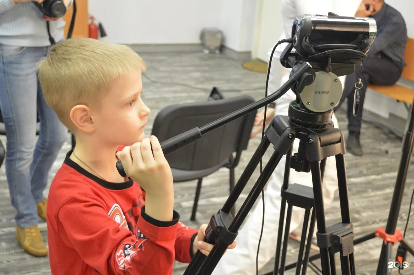 телеканал детский смельчак. тележурналистика для детей. телестудия в школе. канал детский школа. телешко школа телевидения.