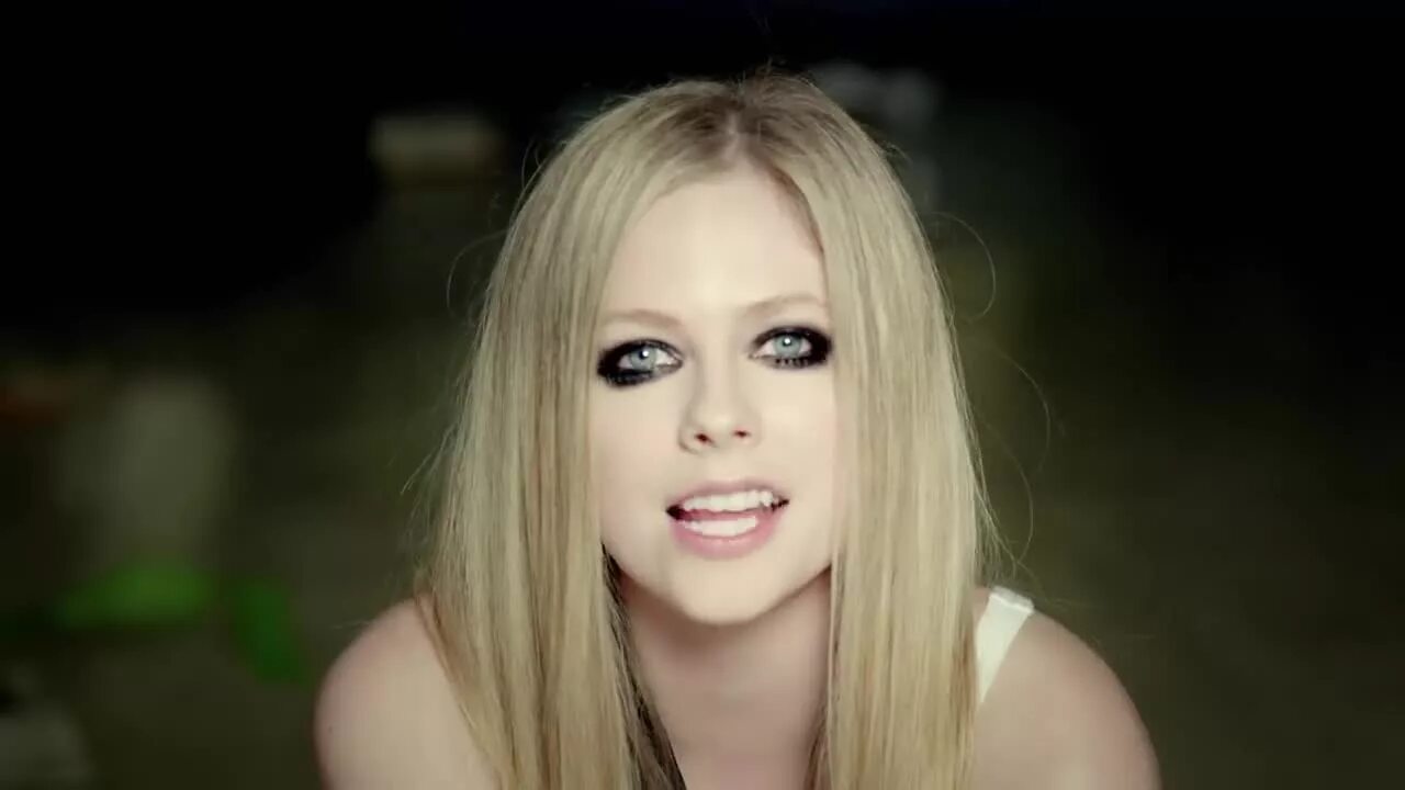Песни here s. Avril Lavigne в молодости. Аврил Лавин Дарлин. Аврил Лавин лицо. Аврил Лавин в молодости.
